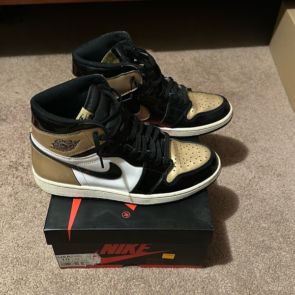 Jordan 1 Gold Toes - Picture 2 of 2